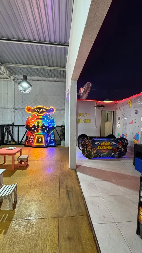 Outra vista da área de brinquedos